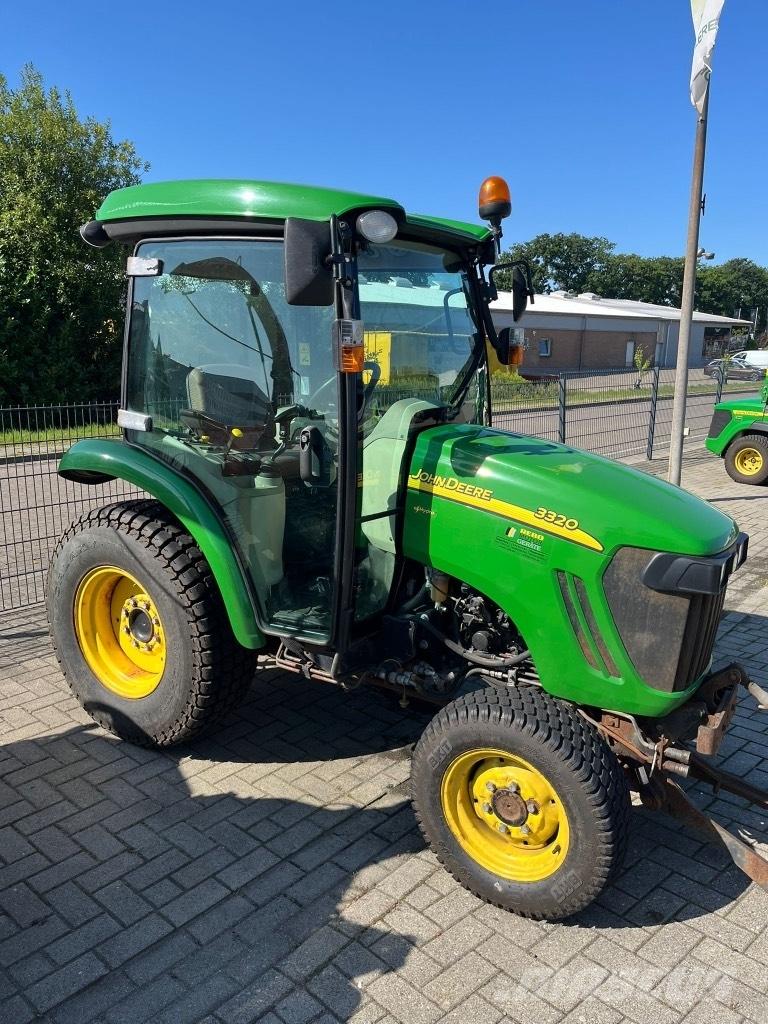 John Deere 3320 Manji traktori