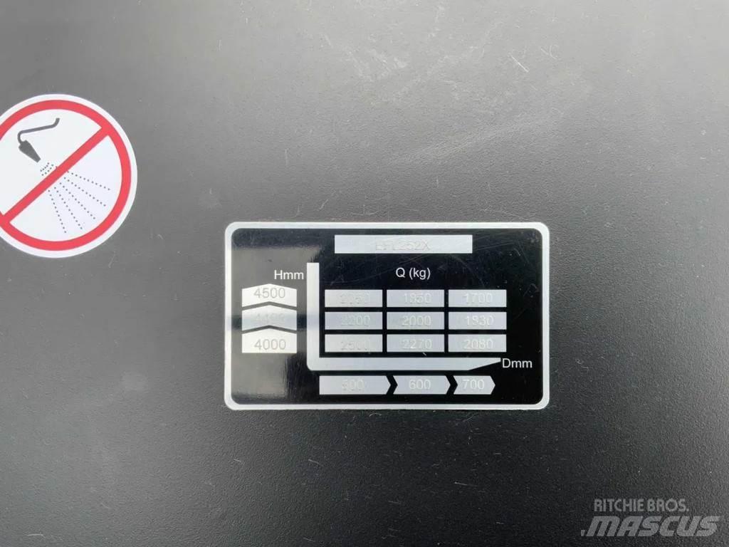 EP EFL 252 XS Električni viljuškari