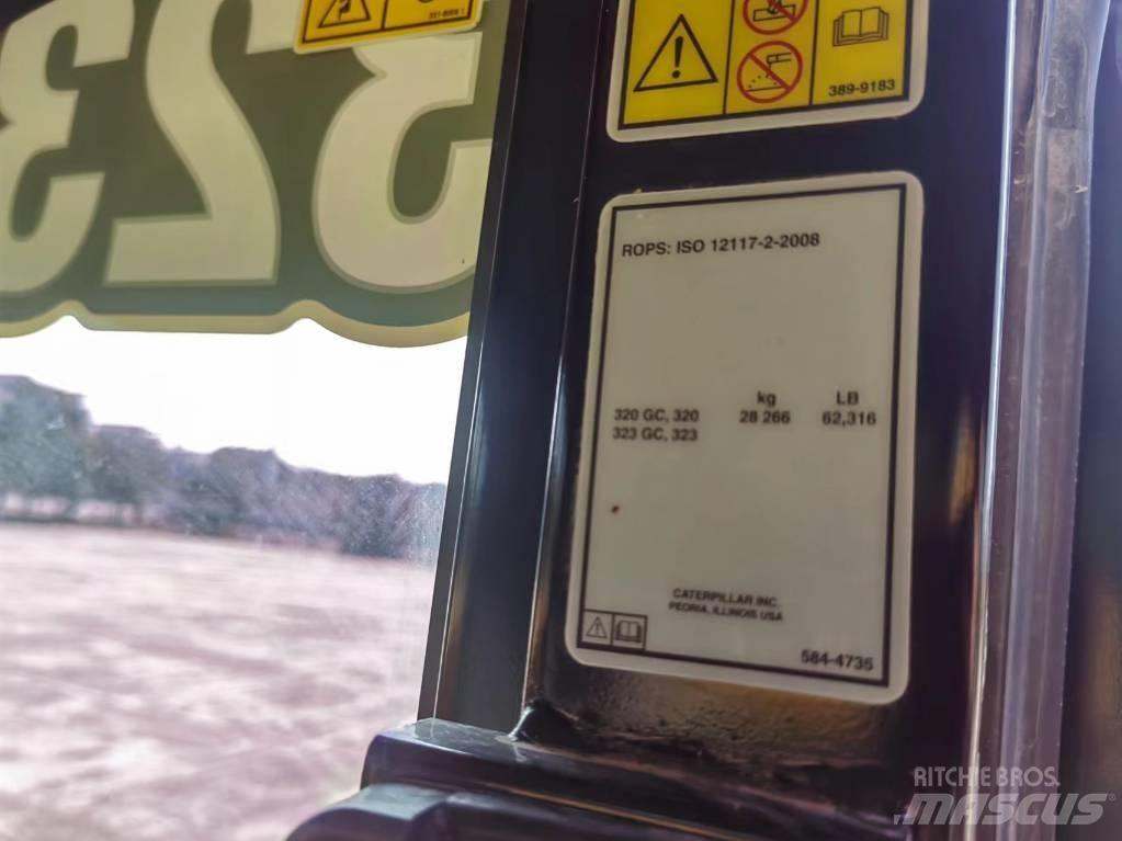 CAT 2022 CAT 323 Bageri točkaši