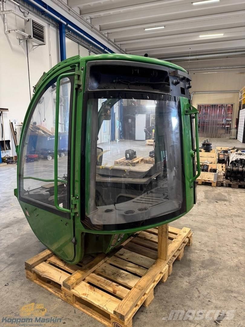 John Deere 1210E Kabine i unutrašnjost