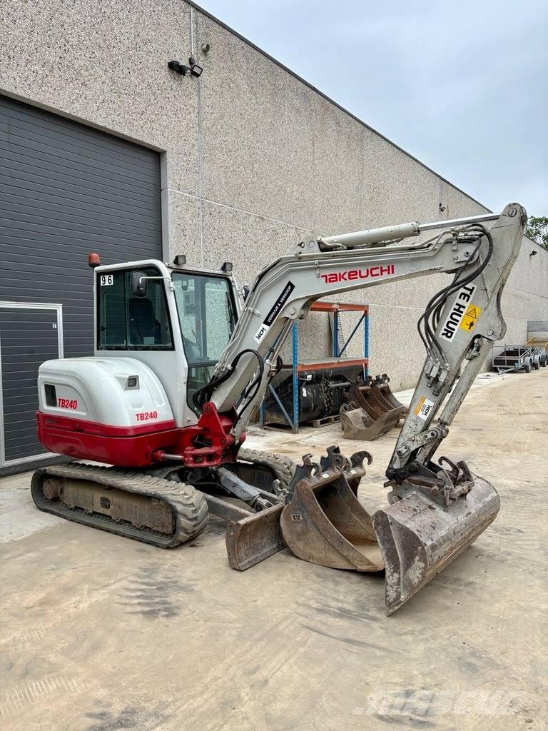 Takeuchi TB 240 Mini bageri < 7t