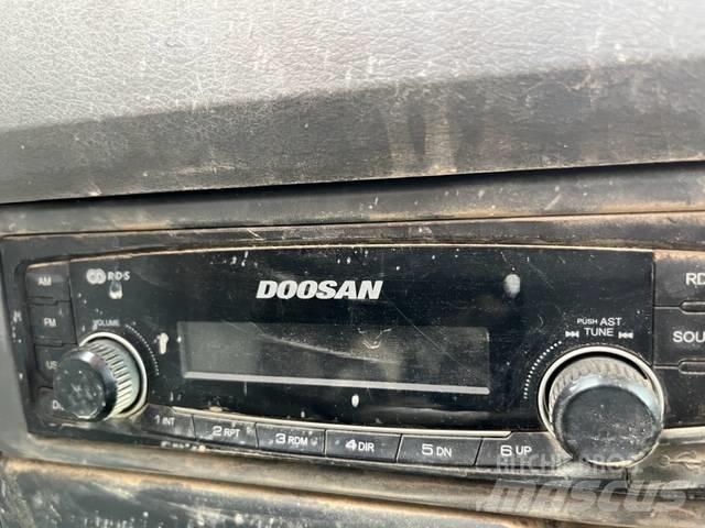 Doosan DX 140 LC Bageri guseničari