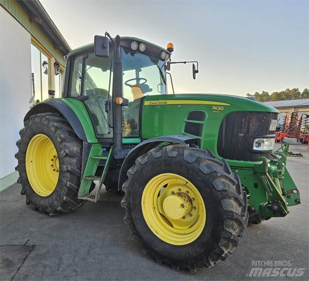 John Deere 7430 Traktori