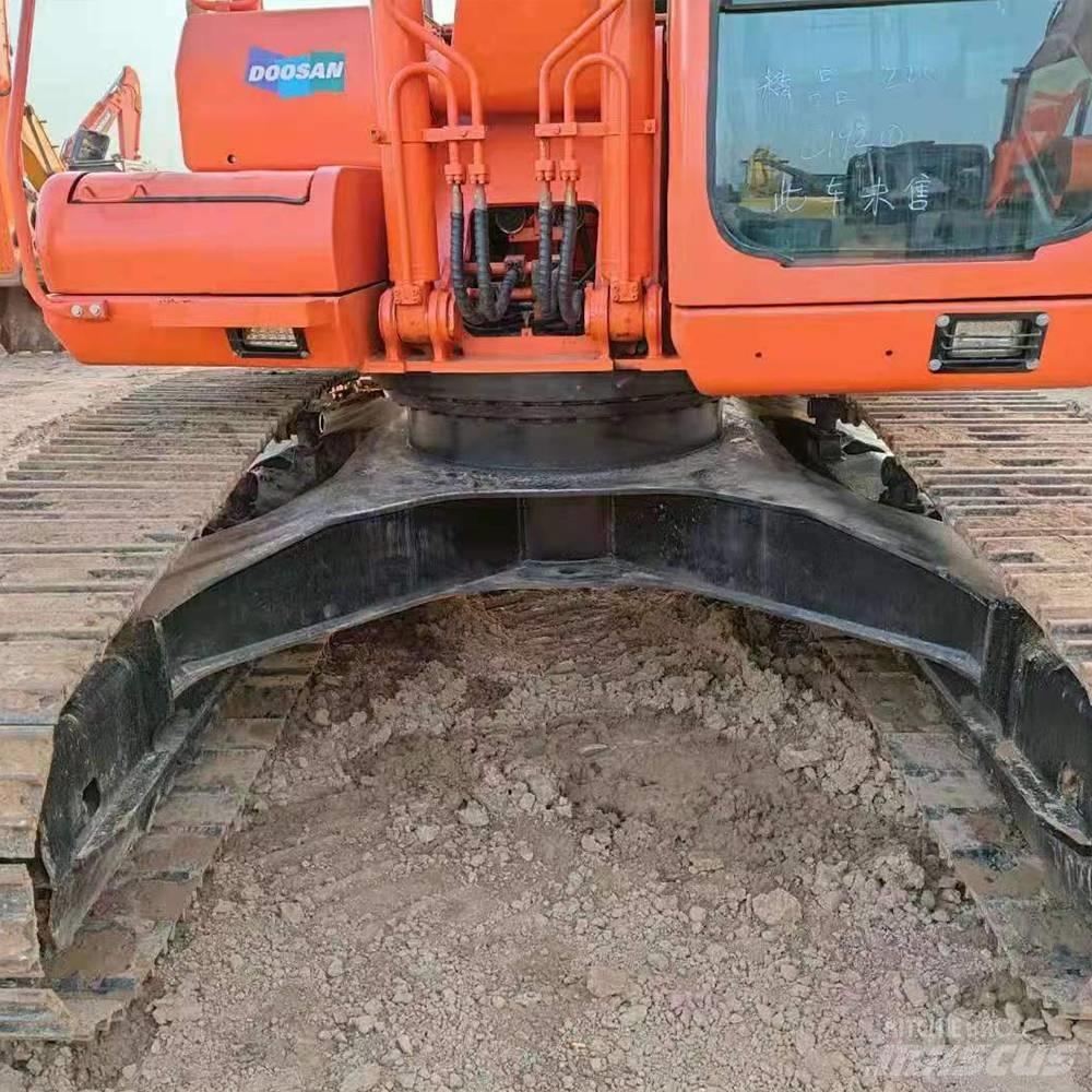 Doosan 225 Bageri guseničari
