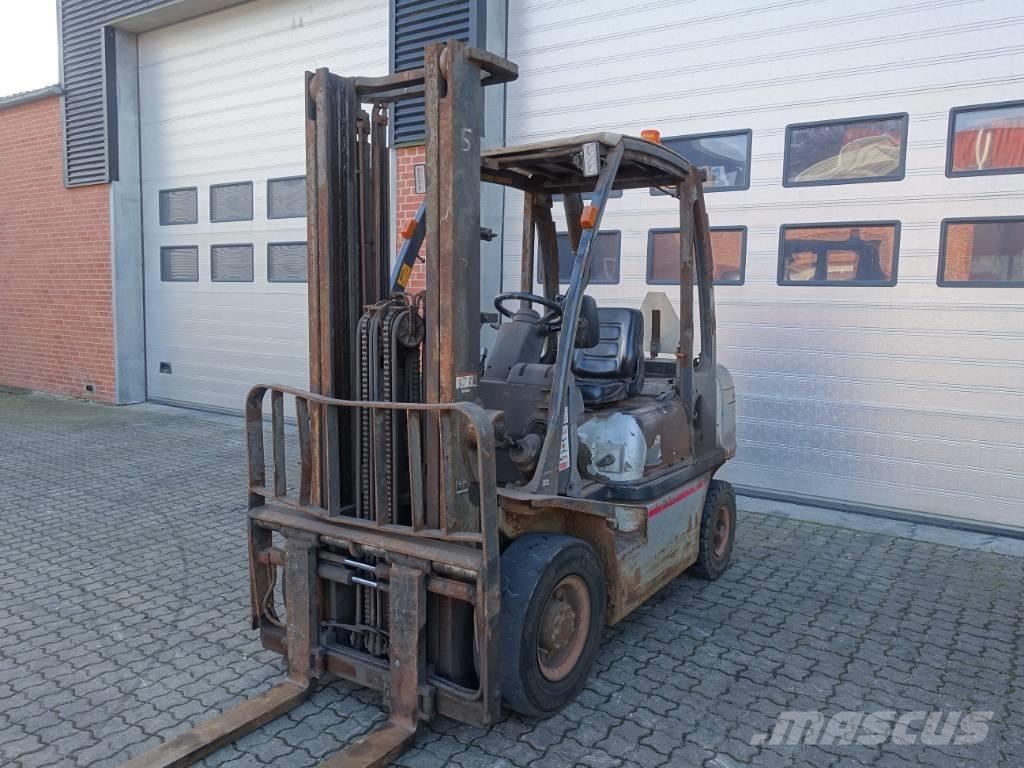 Nissan Y1D2A200 Dizelski viljuškari