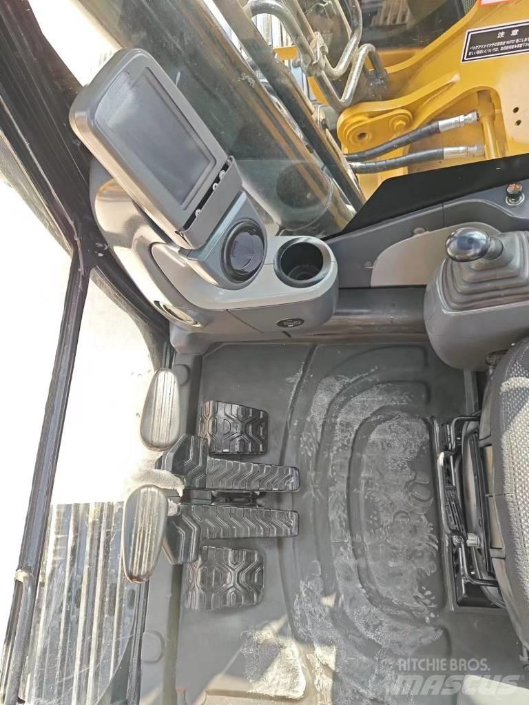 CAT 320 D2 Bageri guseničari