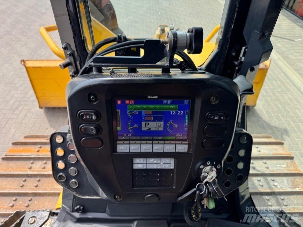 Komatsu D37PXi-24 Buldožeri guseničari