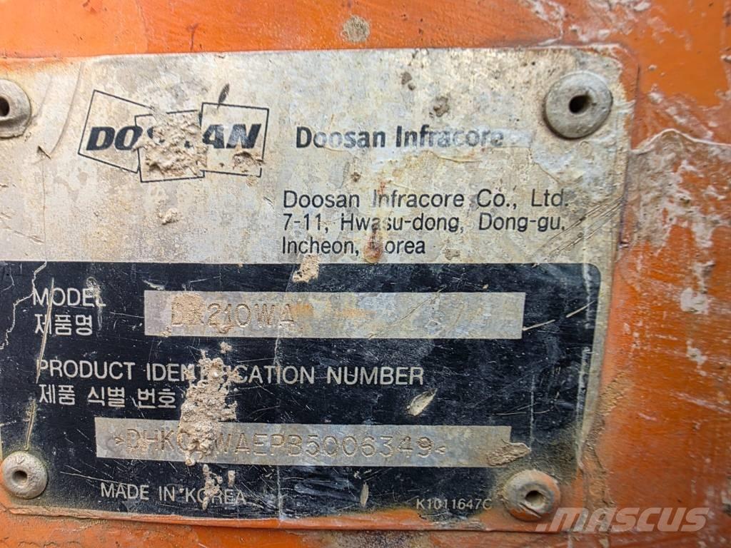 Doosan DX 210 W Bageri točkaši