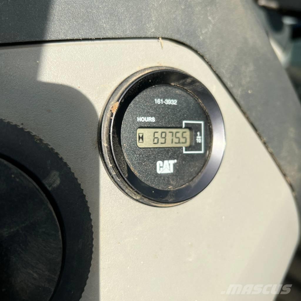 CAT 444 E Rovokopači