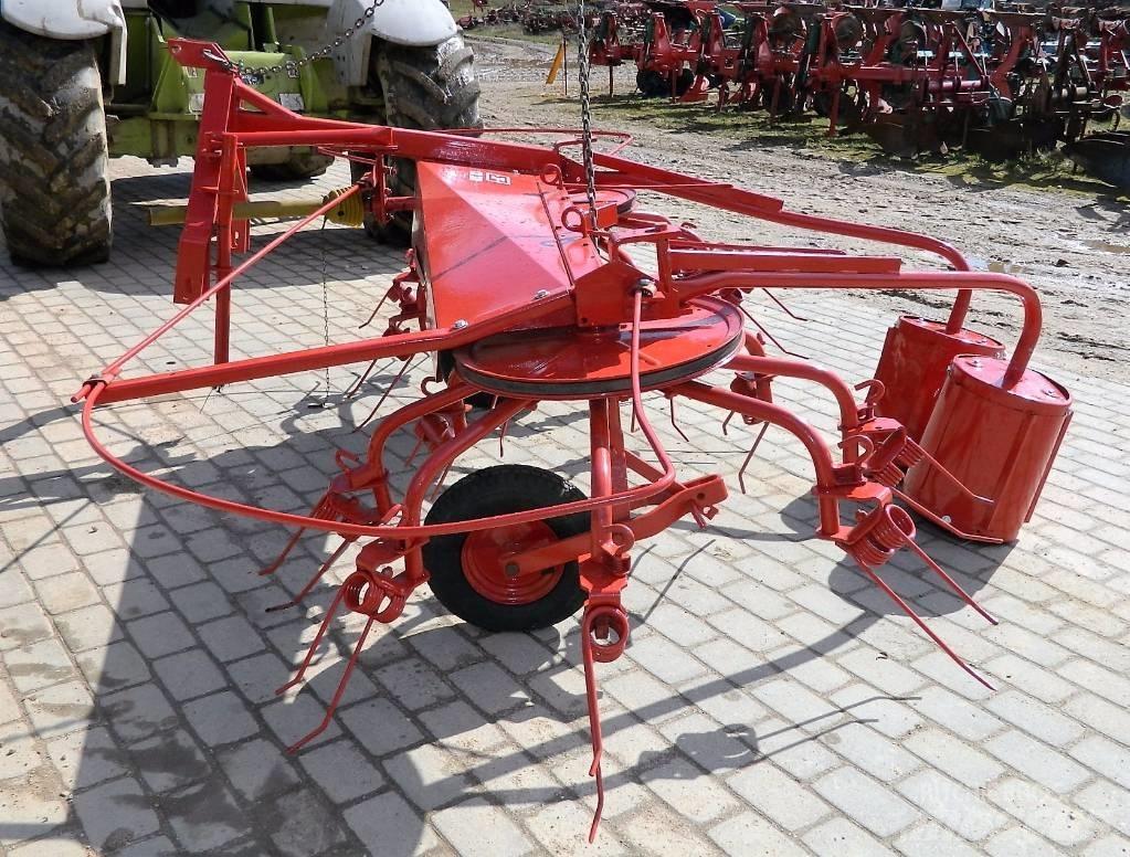 JF 320 Okretači i sakupljači sena