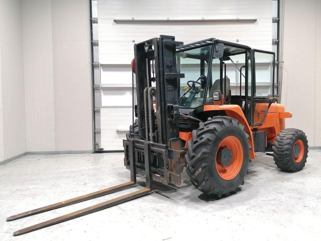 JCB 940 Vanterenski viljuškar