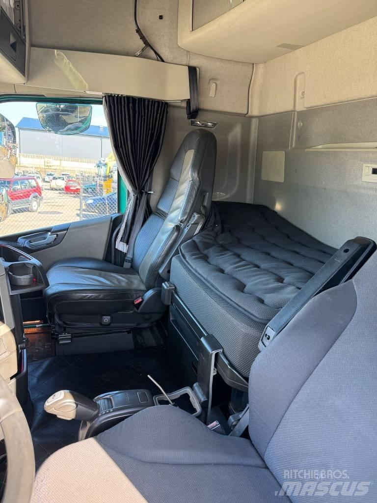 Volvo FH 540 Rol kiper kamioni sa kukom za podizanje tereta