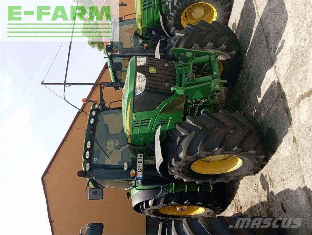 John Deere 6215R Traktori