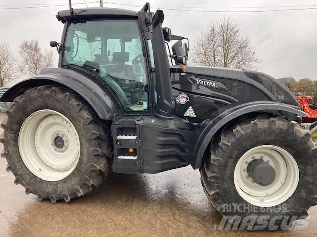 Valtra T214 Versu Traktori