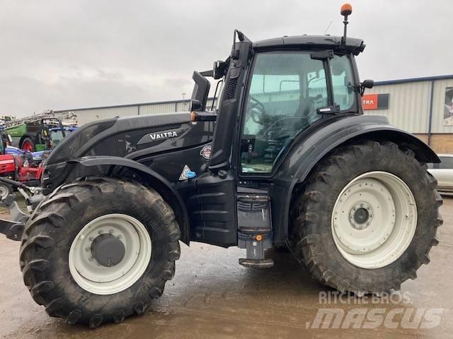Valtra T214 Versu Traktori