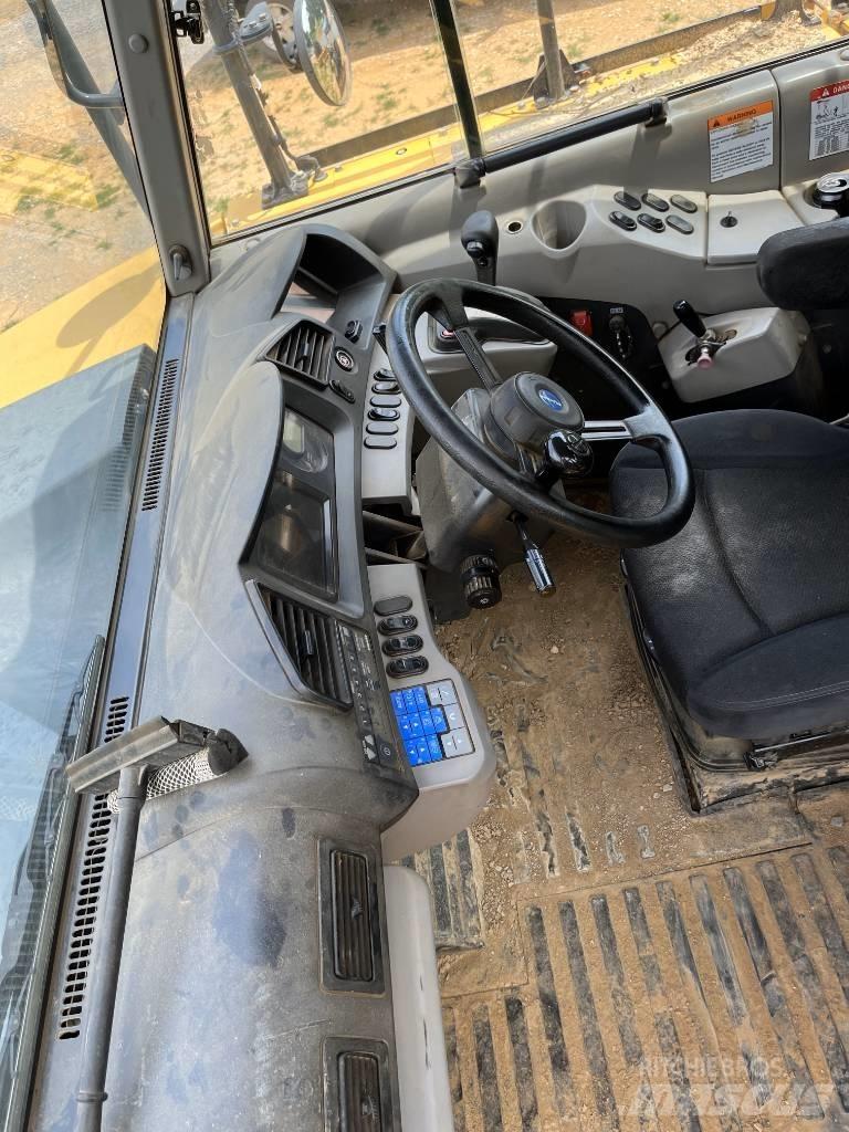 Komatsu HM 400 Zglobni damperi