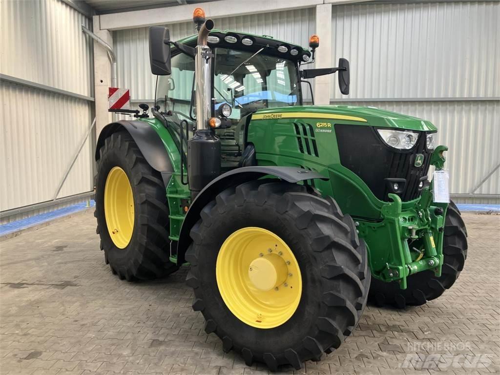 John Deere 6215R Traktori