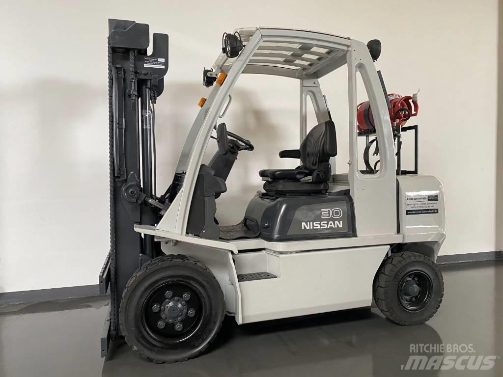 Nissan UG1D2A30LQ Plinski viljuškari
