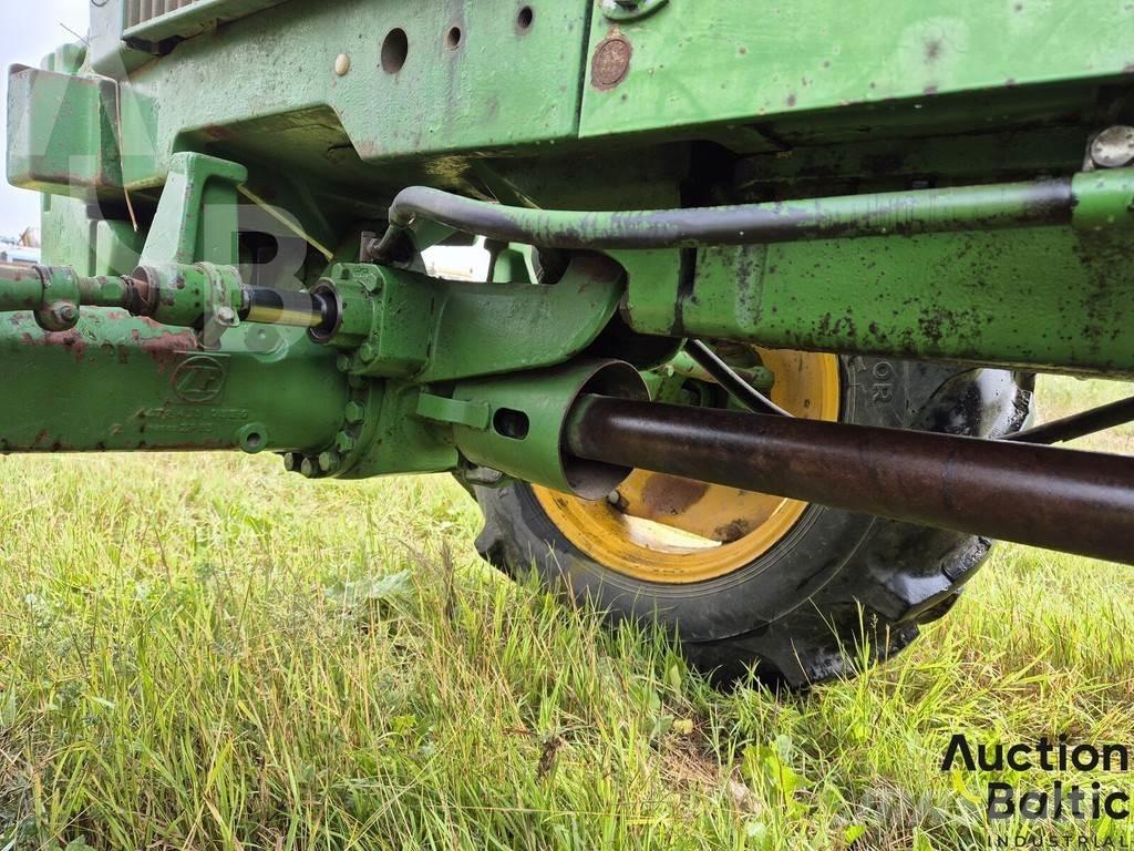 John Deere MFWD Traktori