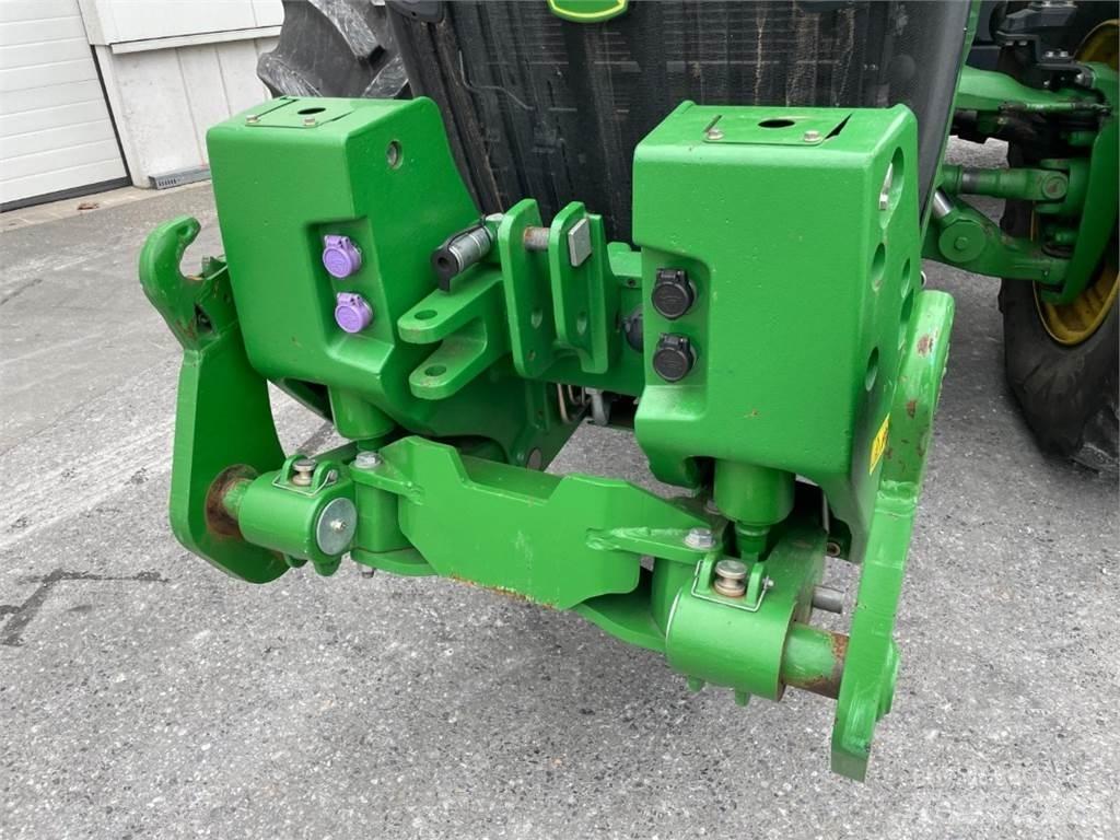 John Deere 8270R Traktori