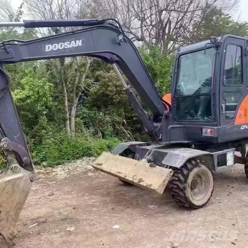 Doosan DX60W Bageri točkaši