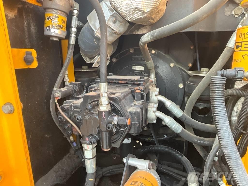 JCB JS 130 LC 4F Bageri guseničari