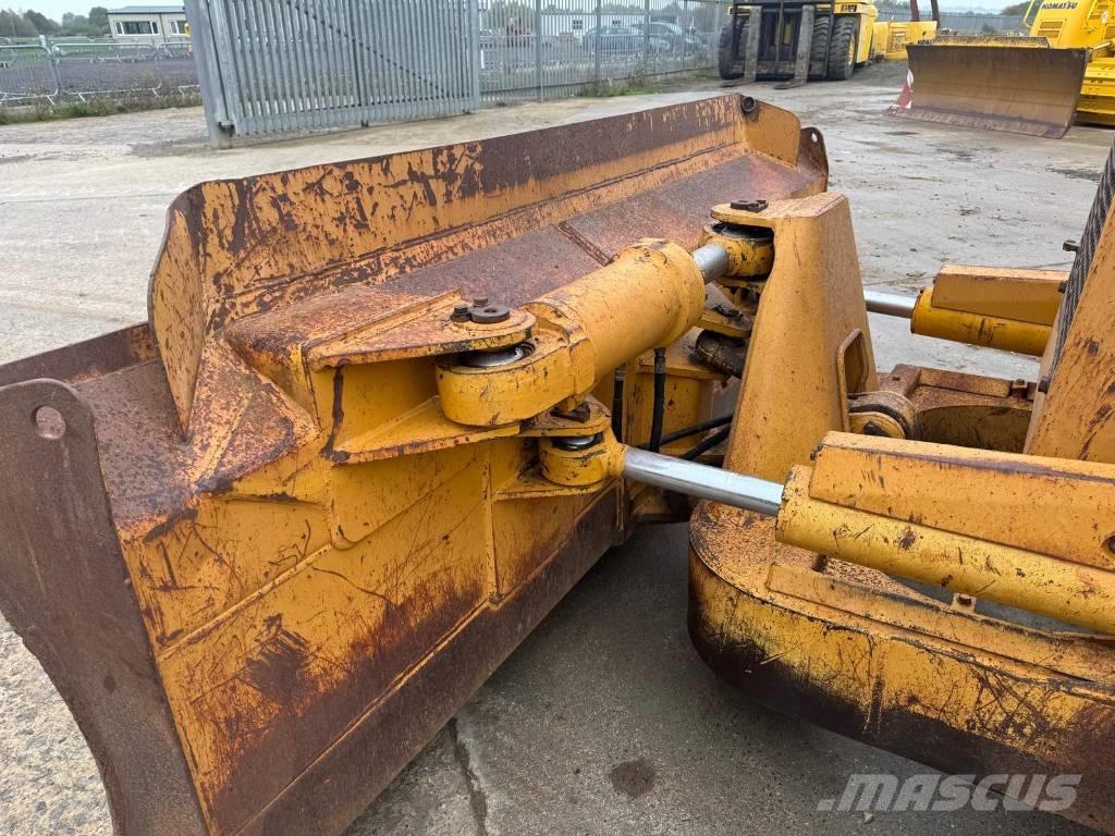 Komatsu D 58 E-1 Buldožeri guseničari