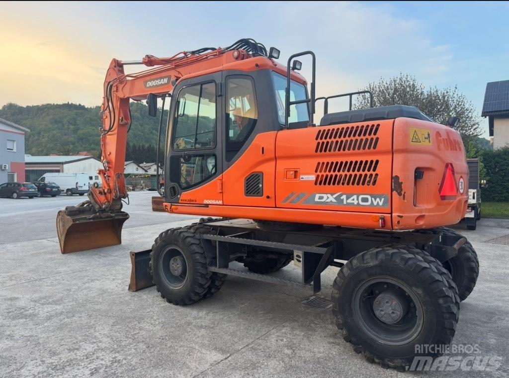 Doosan DX 140 W Bageri točkaši