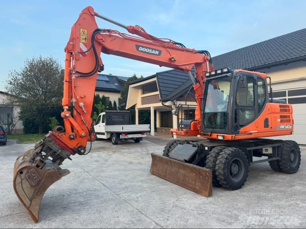 Doosan DX 140 W Bageri točkaši