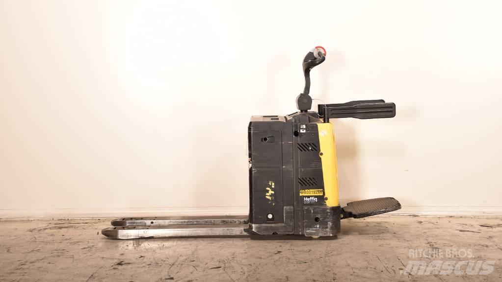 Hyster P 2.0 S Nisko podizni električni viljuškar sa stajalištom