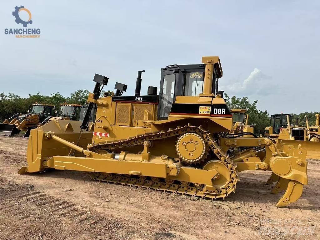 CAT D8R Buldožeri guseničari