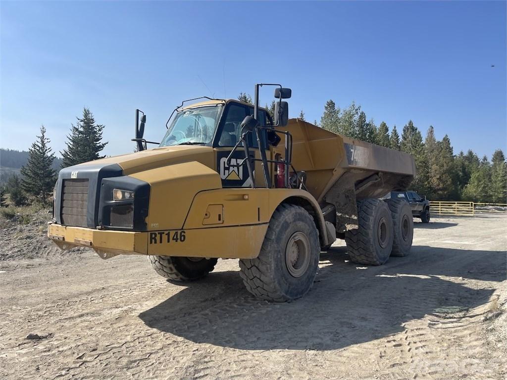 CAT 740B Zglobni damperi