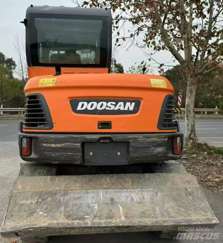 Doosan DX 60 Bageri točkaši