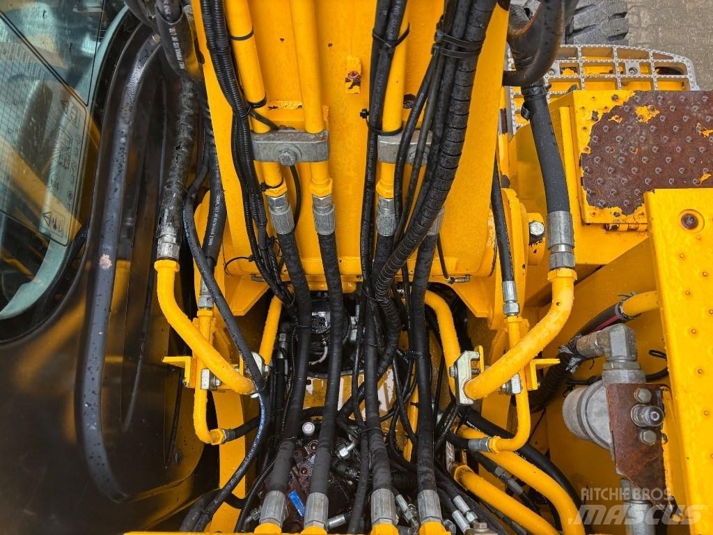 JCB JS 145 W - 160 W Bageri točkaši