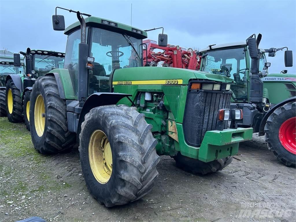 John Deere 8100 Traktori