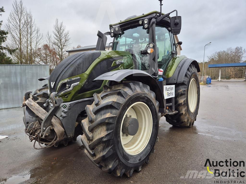 Valtra T235 Traktori