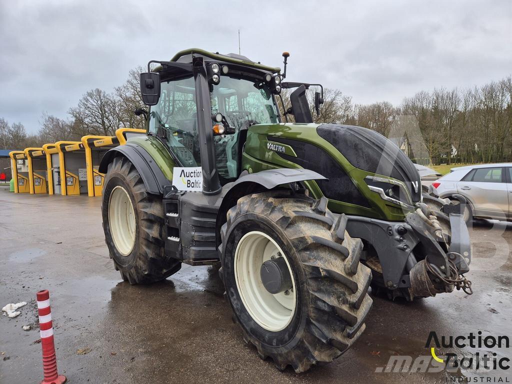 Valtra T235 Traktori