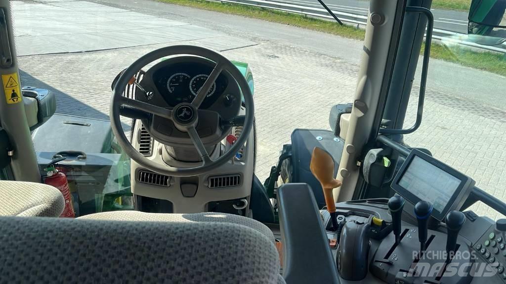 John Deere 6120 R Traktori