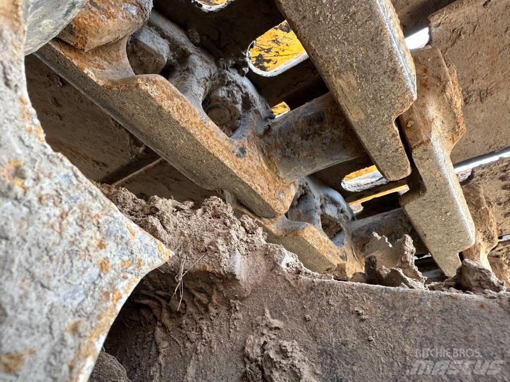 JCB JS 200 LC Bageri guseničari