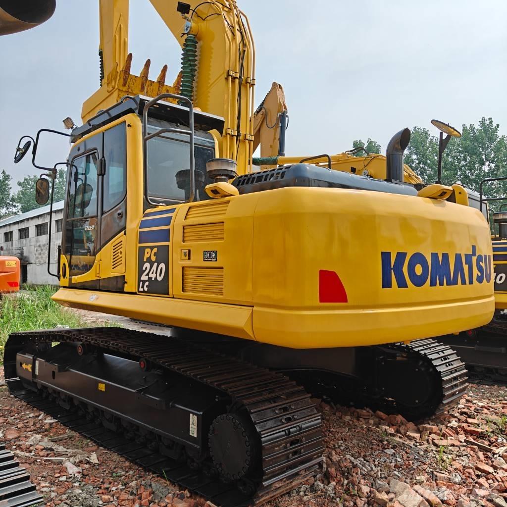 Komatsu 240-8 Bageri guseničari