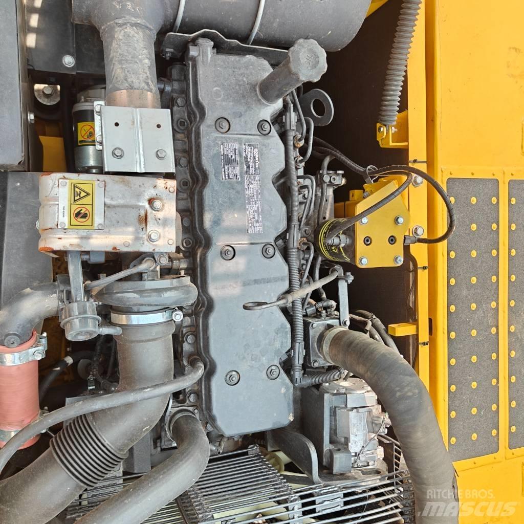 Komatsu 240-8 Bageri guseničari