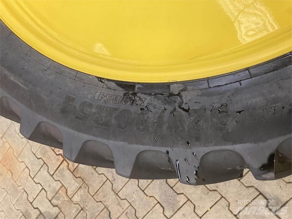 BKT 320/90R54 Gume, točkovi i felne
