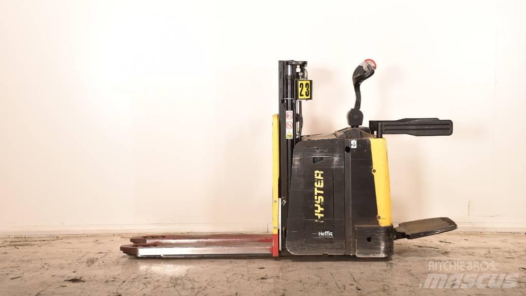 Hyster P2.0SD Nisko podizni električni viljuškar sa stajalištom