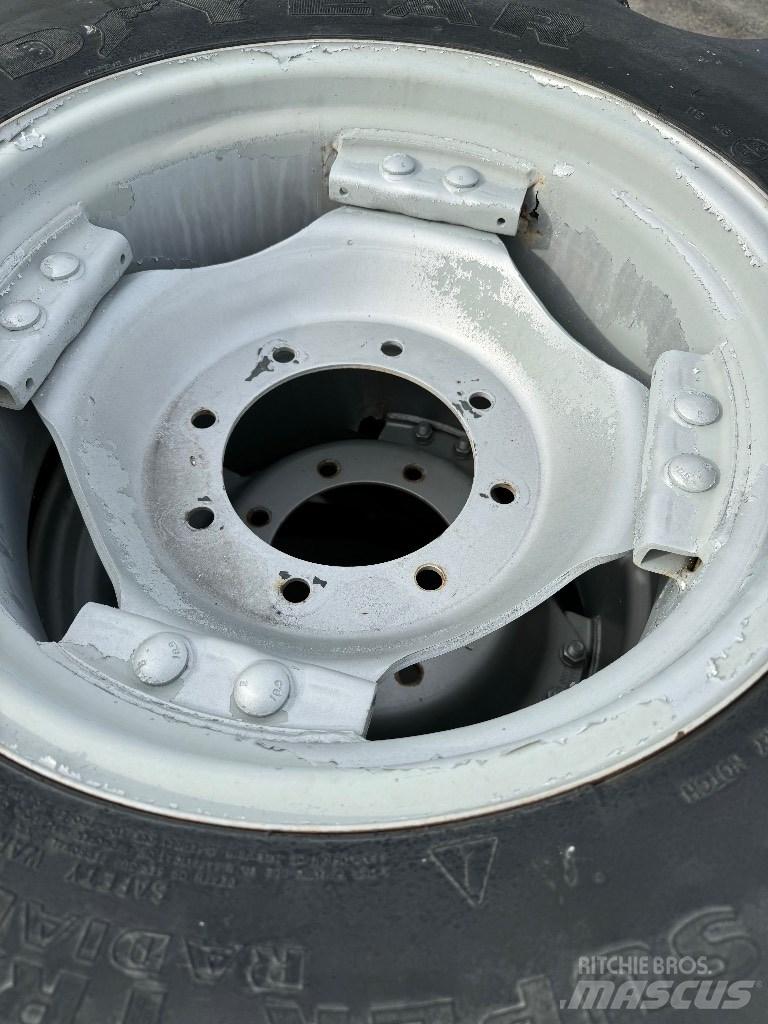 Goodyear 13.6R38 Gume, točkovi i felne