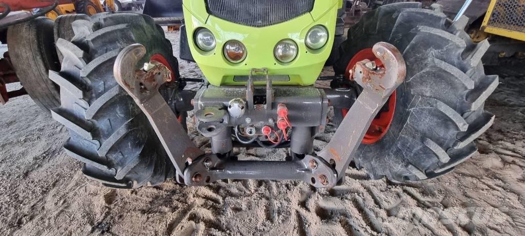 CLAAS AXOS 310 Traktori