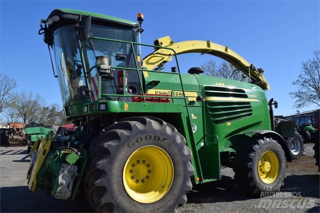John Deere 7250 i Mašine za stočnu hranu sa sopstvenim pogonom
