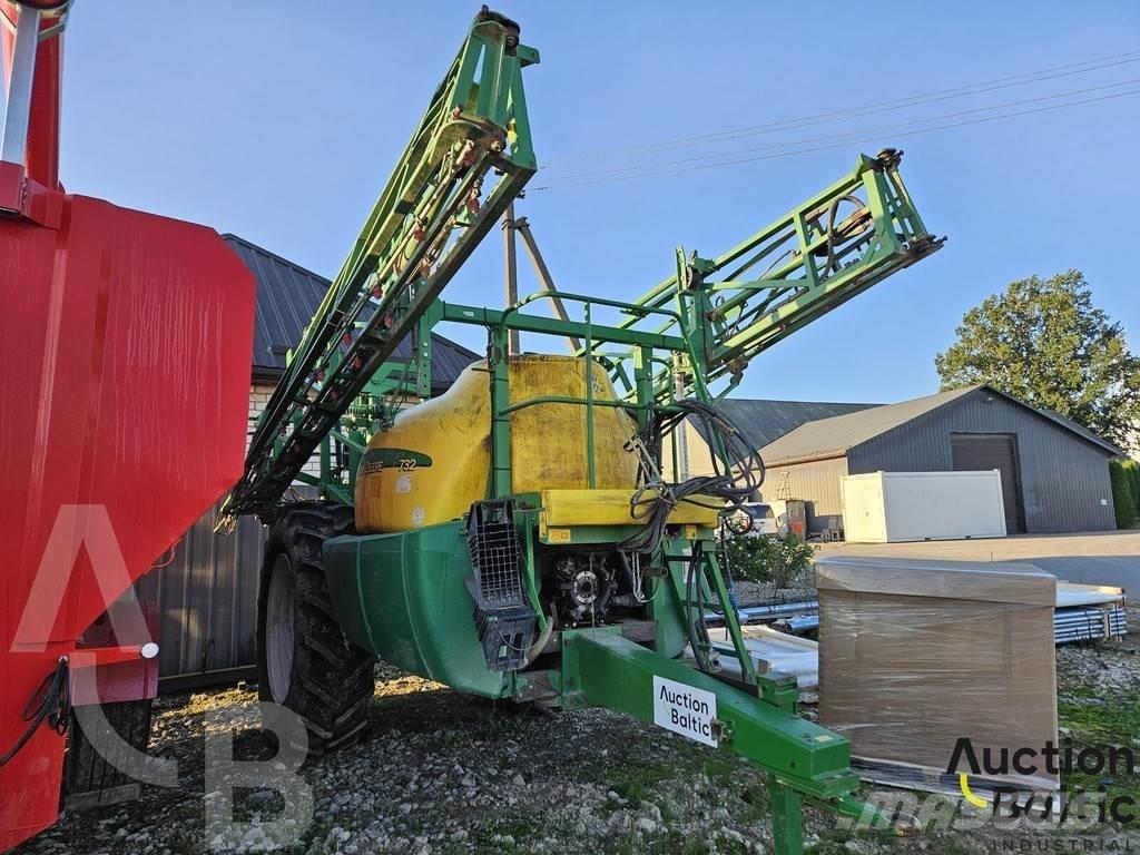 John Deere 732 Vučene prskalice