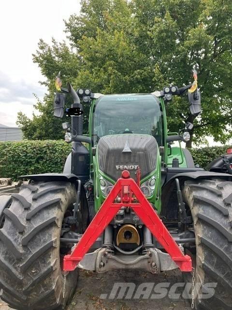 Fendt 724 Vario S4 Traktori