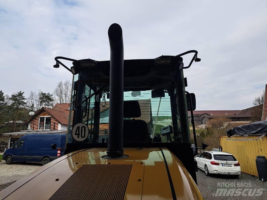 CAT 910 Utovarivači na točkove