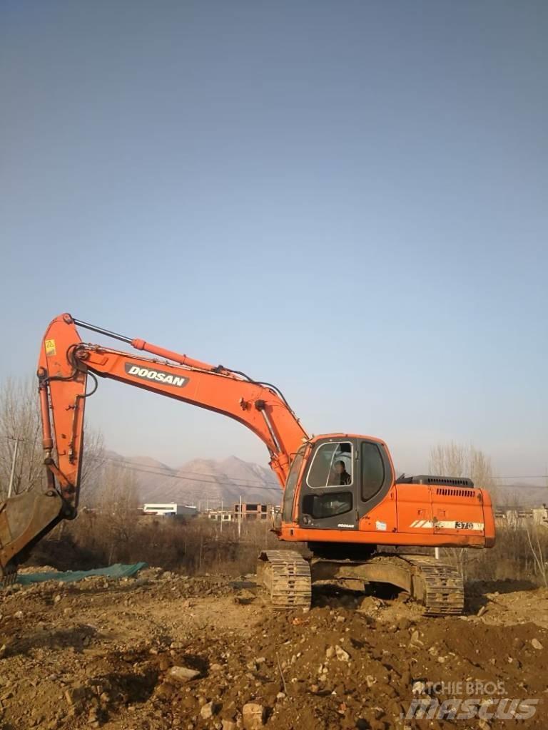 Doosan dx225 Bageri guseničari